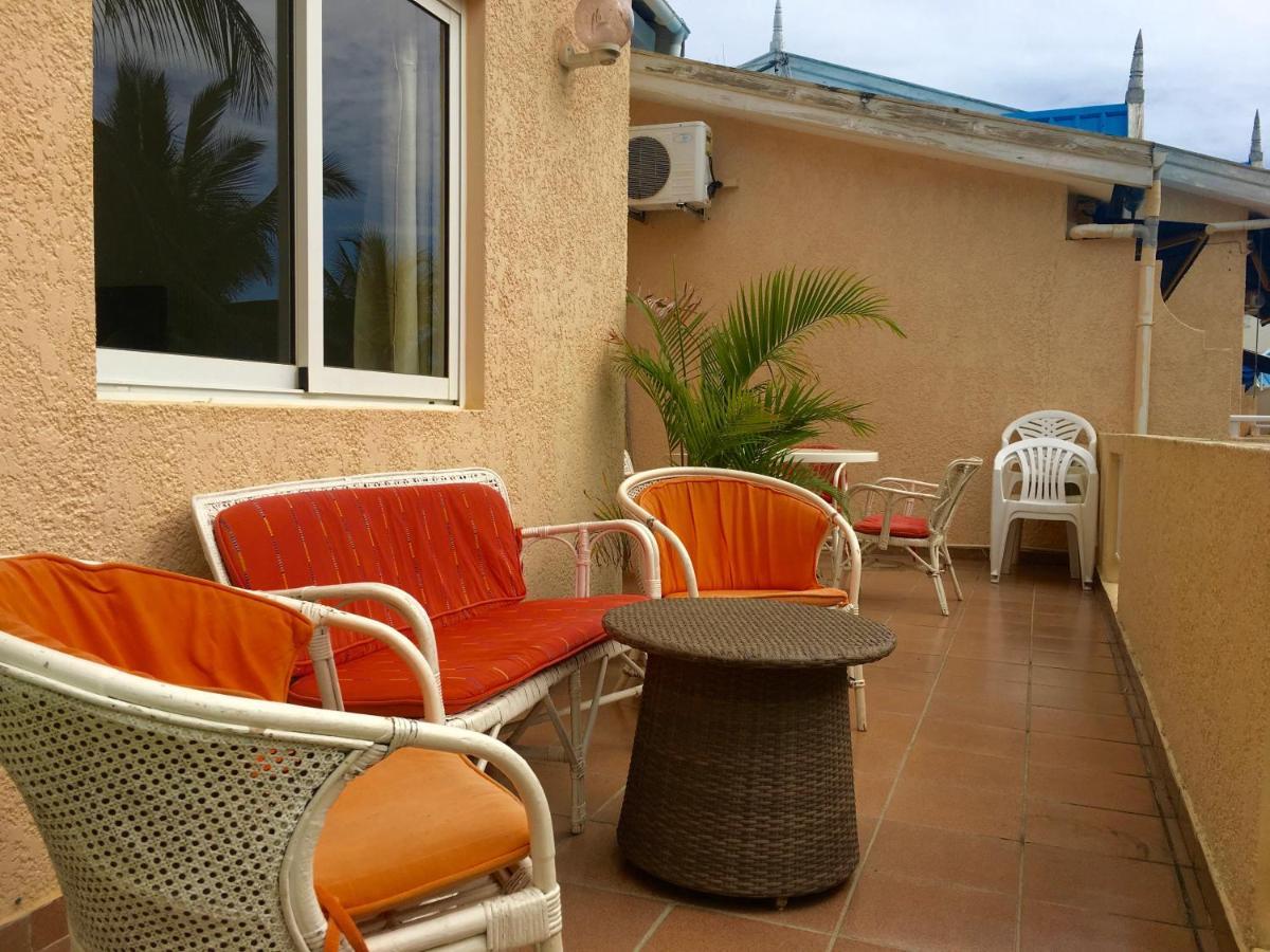 Terrasse Bord De & Piscine / *